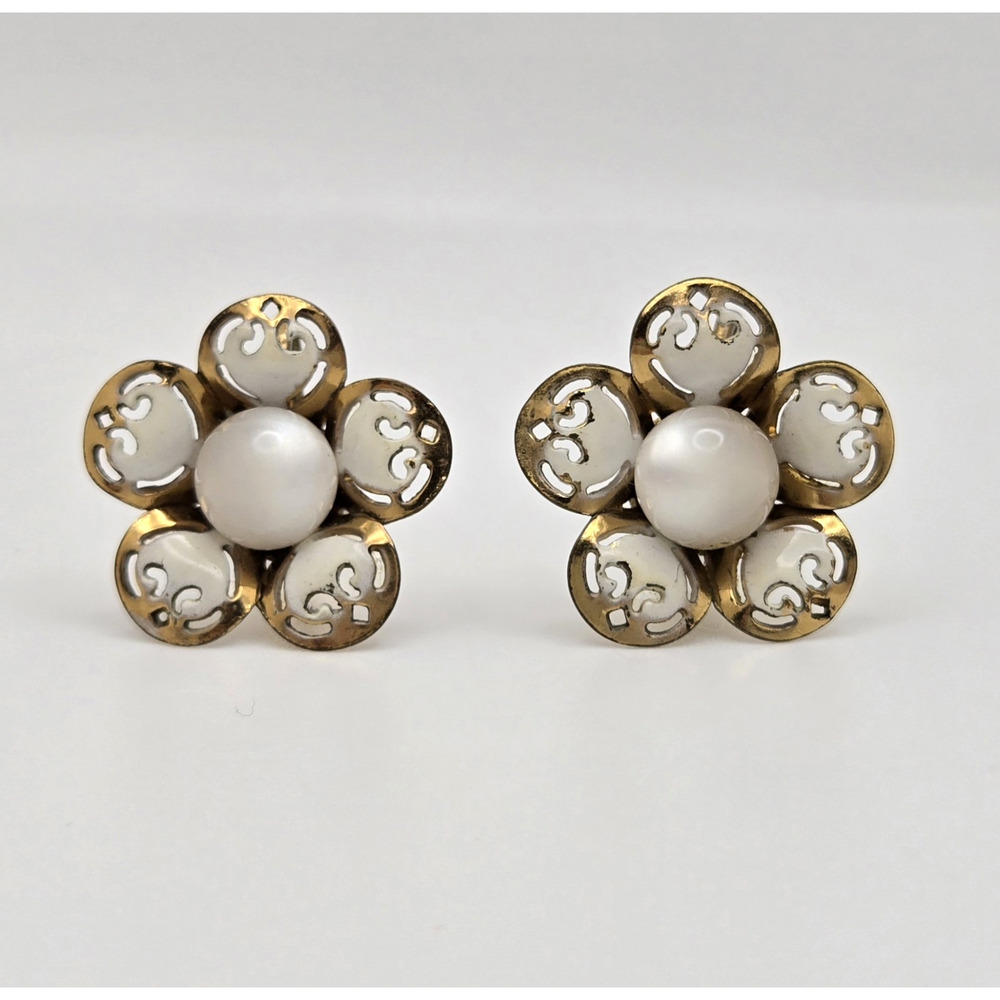 Vintage Coro Earrings Goldtone Moonglow Screwback White Enamel Flower Retro Twee